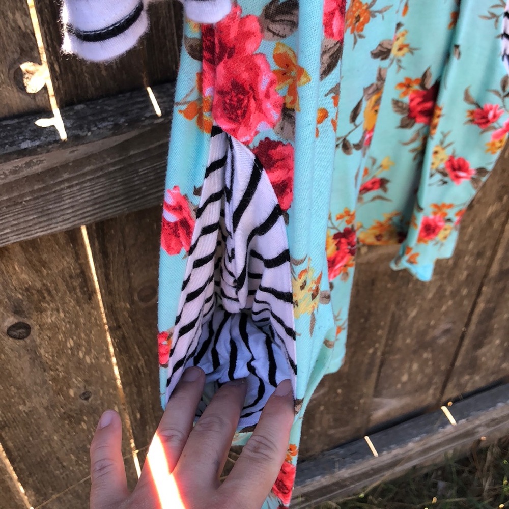 •‼️SOLD•‼️Floral & Stripe Tunic• - Picture 5 of 5